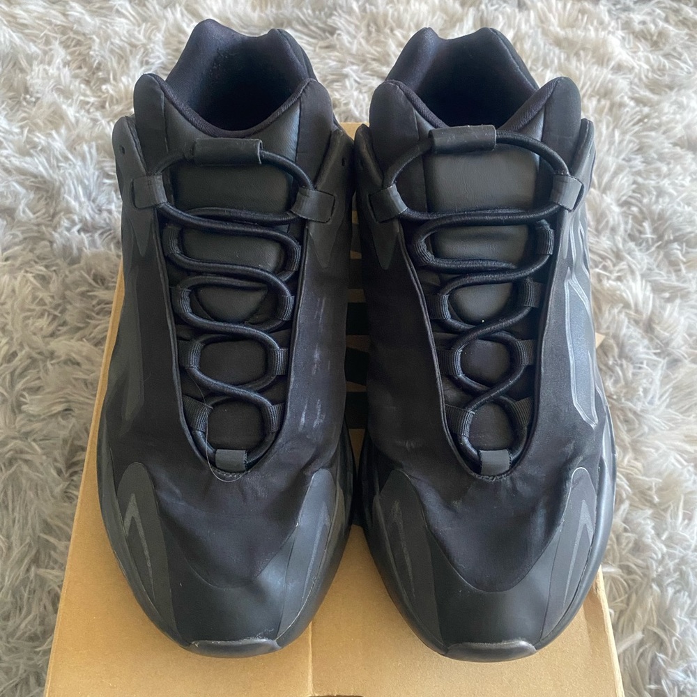 Adidas yeezy boost 700 MNVN ‘Triple Black’